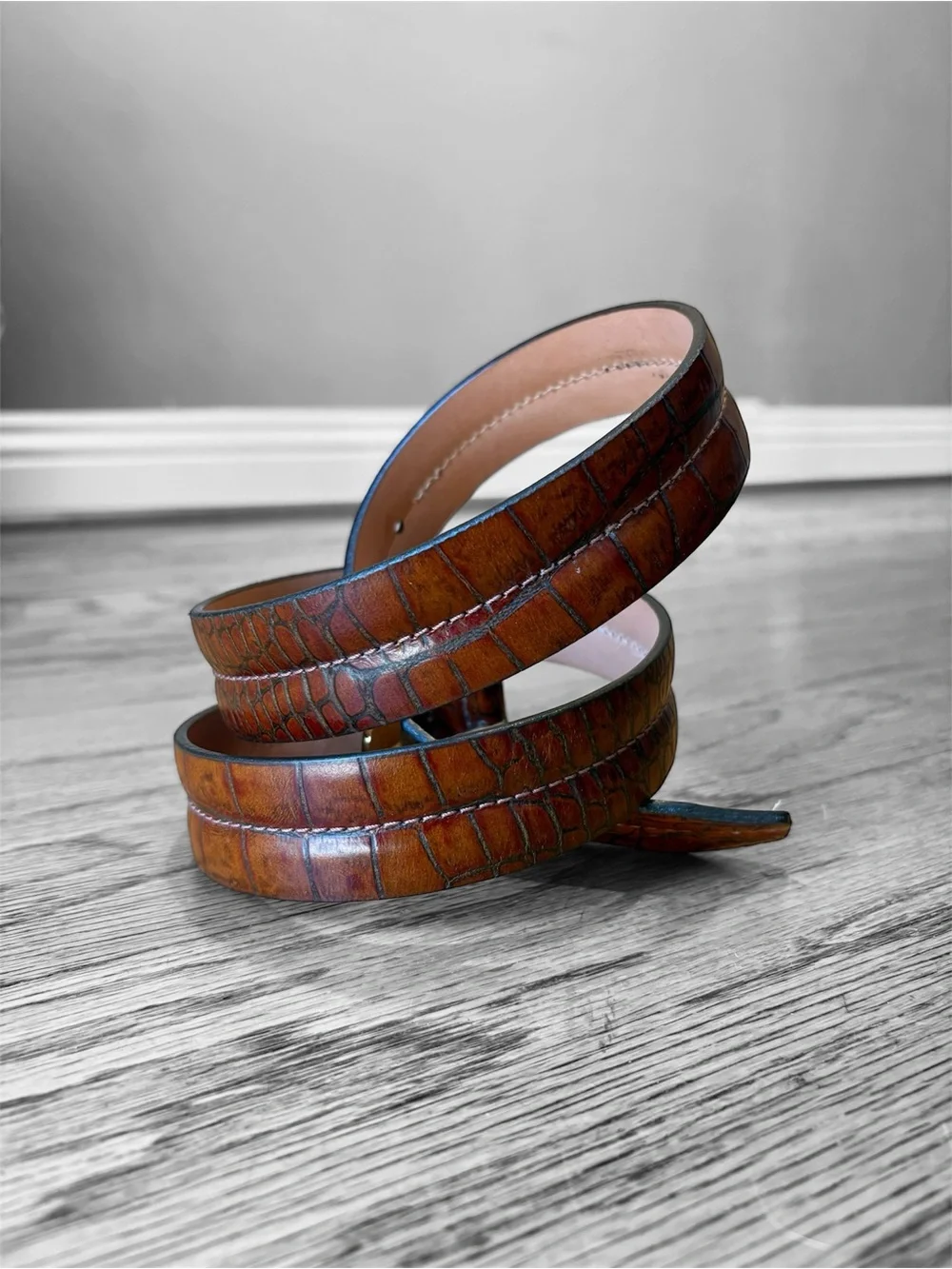 Alligator Grain Chestnut Brown Calf Leather Men’s Size 38 Belt Gold Buckle